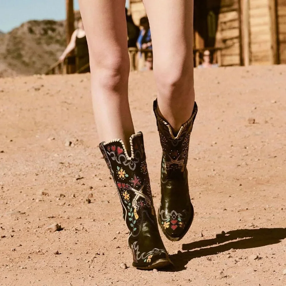 Women's Black Floral Embroidered Cowgirl Boots Chunky Low Heels Pull On - Picture 2 of 6